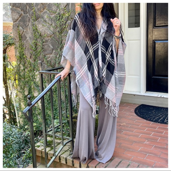 Chic plaid poncho blanket scarf - Picture 7 of 8